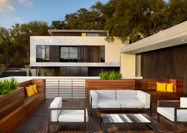 Villa Kayu Modern dengan Teras Atap Buka